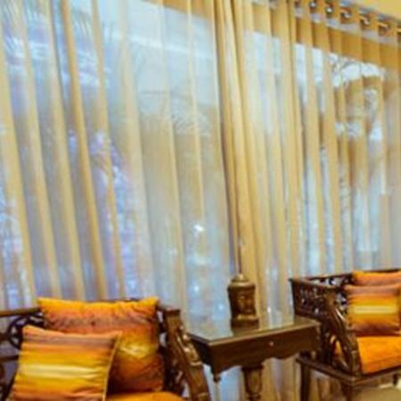 Clark International Otel Delhi  Dış mekan fotoğraf