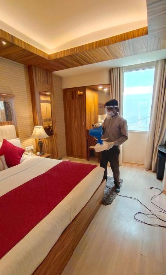 Clark International Otel Delhi  Dış mekan fotoğraf