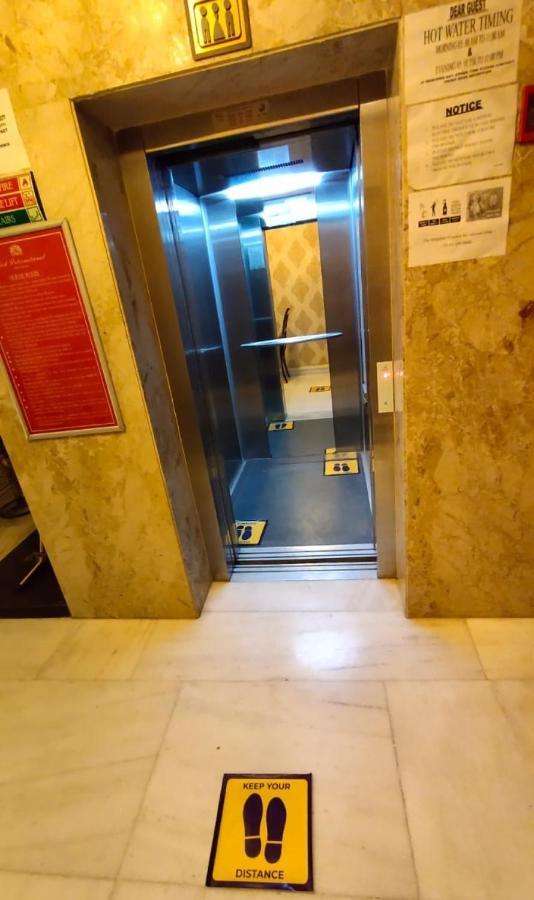 Clark International Otel Delhi  Dış mekan fotoğraf