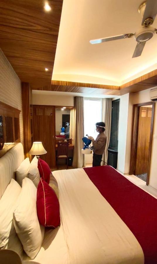 Clark International Otel Delhi  Dış mekan fotoğraf