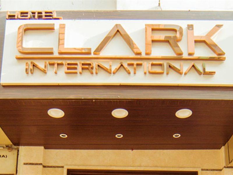 Clark International Otel Delhi  Dış mekan fotoğraf