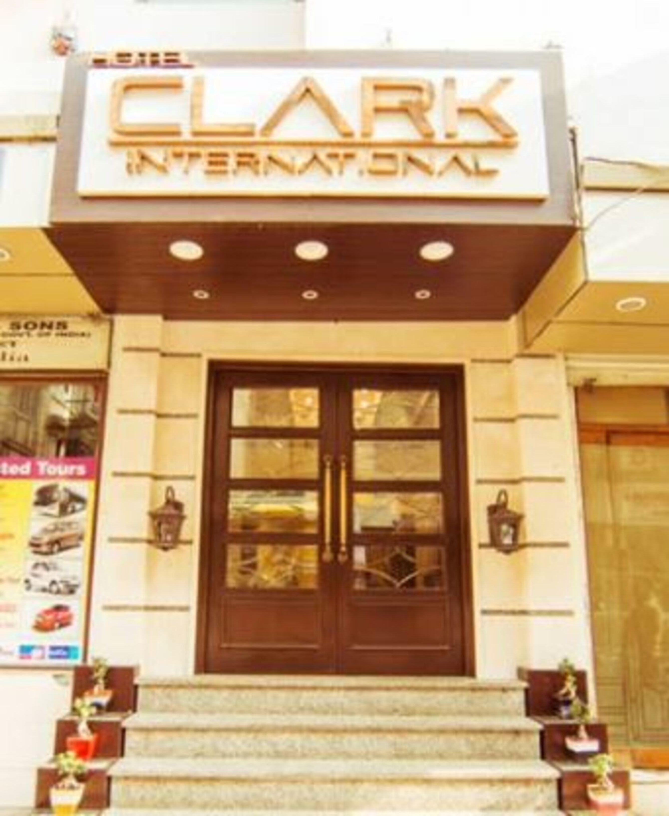 Clark International Otel Delhi  Dış mekan fotoğraf