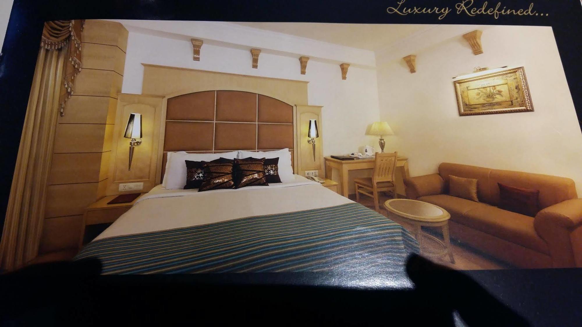 Clark International Otel Delhi  Dış mekan fotoğraf