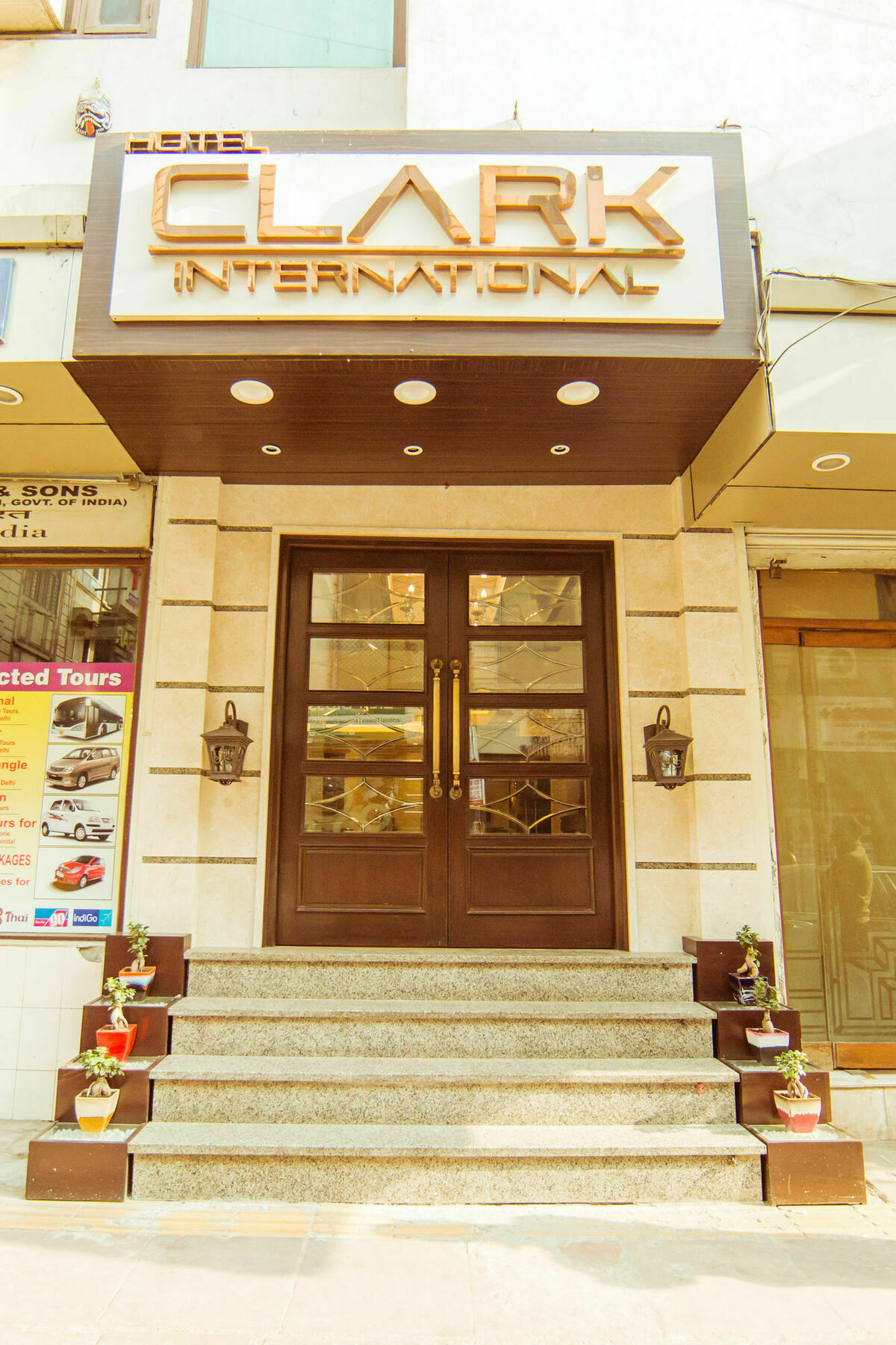 Clark International Otel Delhi  Dış mekan fotoğraf
