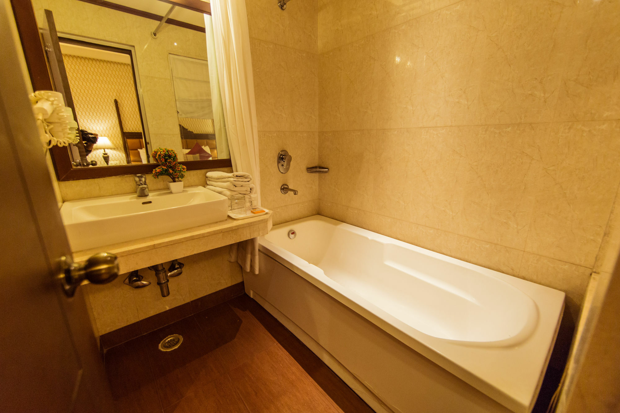 Clark International Otel Delhi  Dış mekan fotoğraf